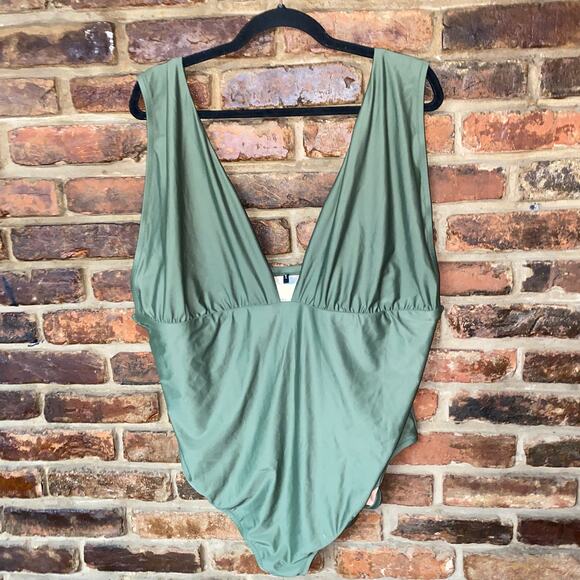 New NWT J. Crew Green Plunge V-Neck One-Piece Swim Bathing Suit Women's Size 24 - Picture 2 of 8